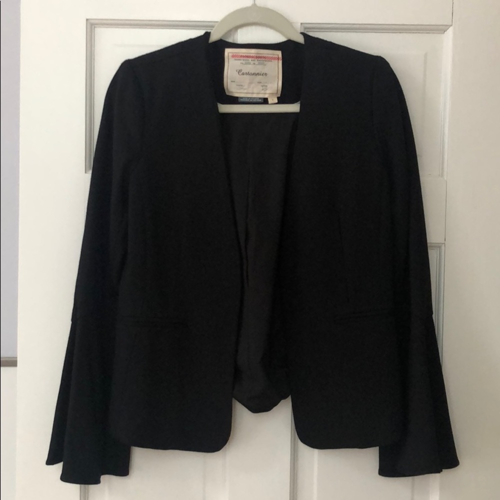 Soft, bell-sleeved blazer